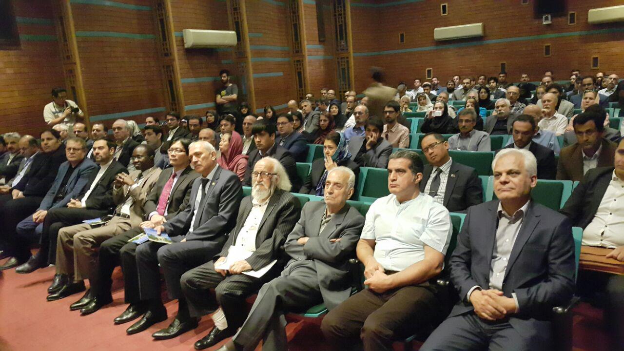 نخستين جشنواره فرهنگي اقتصادي لاهيجان در خانه هنرمندان آغاز به كار كرد